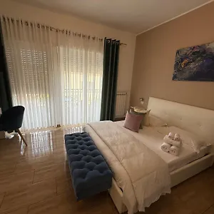https://junas-guest-house.it-romehotels.com